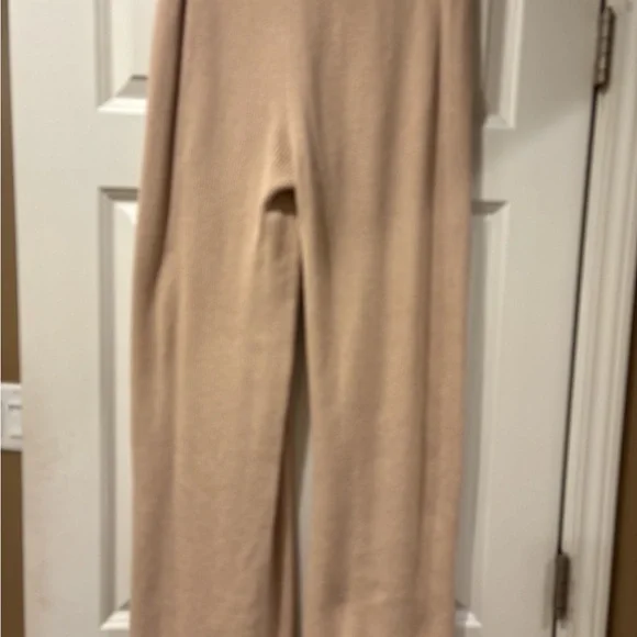 Alo sweater cream pants - Picture 7 of 8